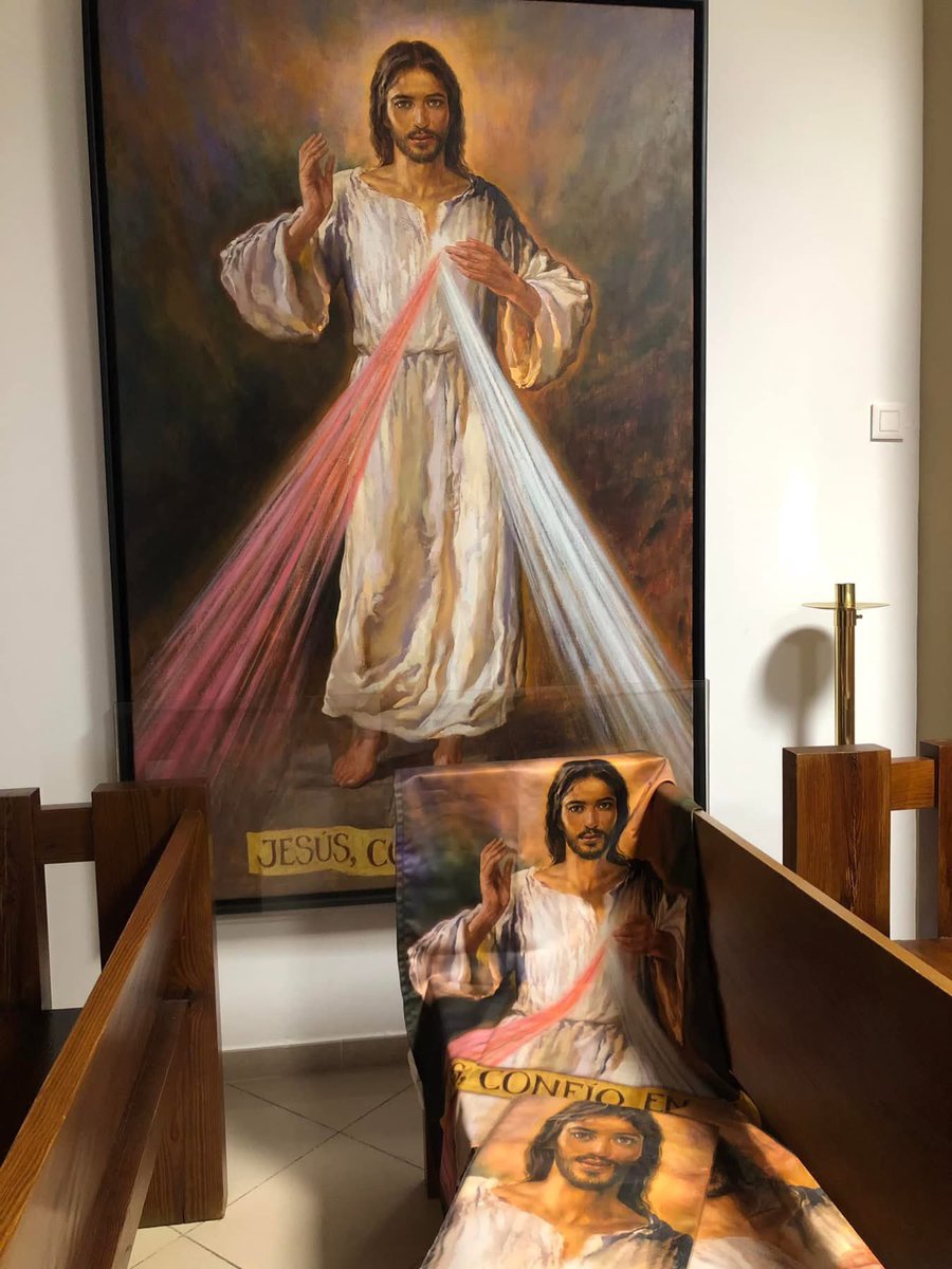 AlbaDivinaMercy's tweet image. Prepárate para la próxima Fiesta de la #DivinaMisericordia que celebraremos el próximo #27deAbril.

Ofrecemos dos modelos de banderolas para engalanar los balcones y ventanas.

Su coste es de 15 € con una impresión de alta calidad con respecto a las pinturas originales.