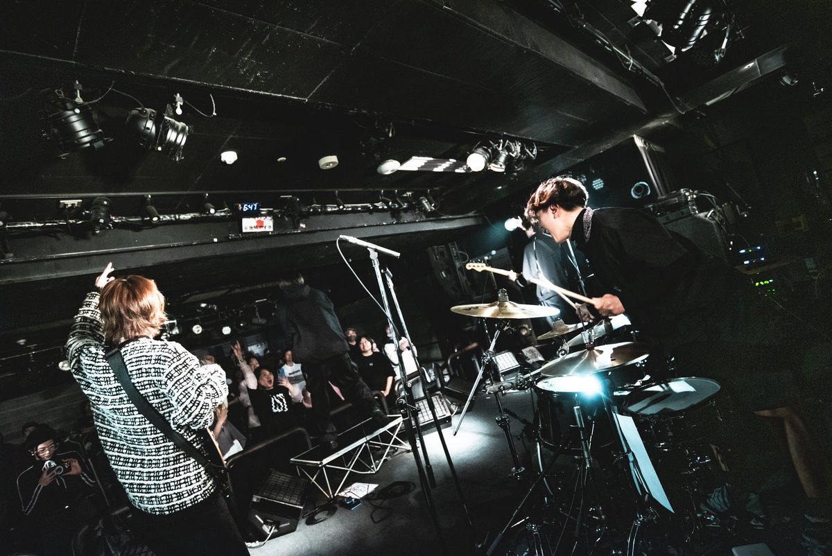 naoya_lostback's tweet image. 2025.4.14 トラケミスト@TRCM_official 
"爆炎の慢性化危険TOUR2025"
呼んでいただきありがとうございました🔥

北海道からアツくて綺麗な音楽を届けられたんじゃないかなって思えた日でした👀
僕らのツアーはまだ続くから是非みんなチェックしてね✅
#band
#drum
#lostbackpoint