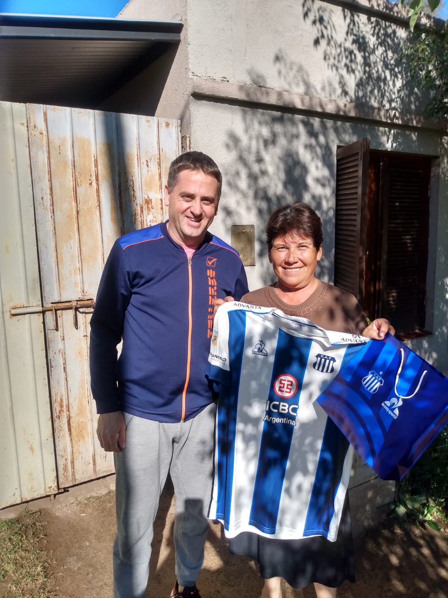 💙El pasado viernes la 𝗳𝗶𝗹𝗶𝗮𝗹 𝗟𝗮𝘀 𝗣𝗲𝗿𝗱𝗶𝗰𝗲𝘀 junto a un grupo de amigos, realizaron un sorteo a beneficio de Liliana Caballero la cual padece una enfermedad.
💪🏼 Con más de 70 premios, se lograron vender más de 2200 números con el fin de ayudarla a afrontar gastos.