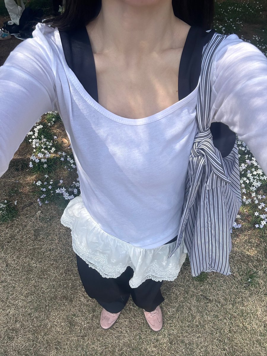 maa_____mi's tweet photo. 骨格ウェーブ世界代表だけど、最近首周りすっきりしてるトップスが好み。
着たいものを着るのってやっぱり楽しいね
🥲🌸💗 https://t.co/h288X8ykcL