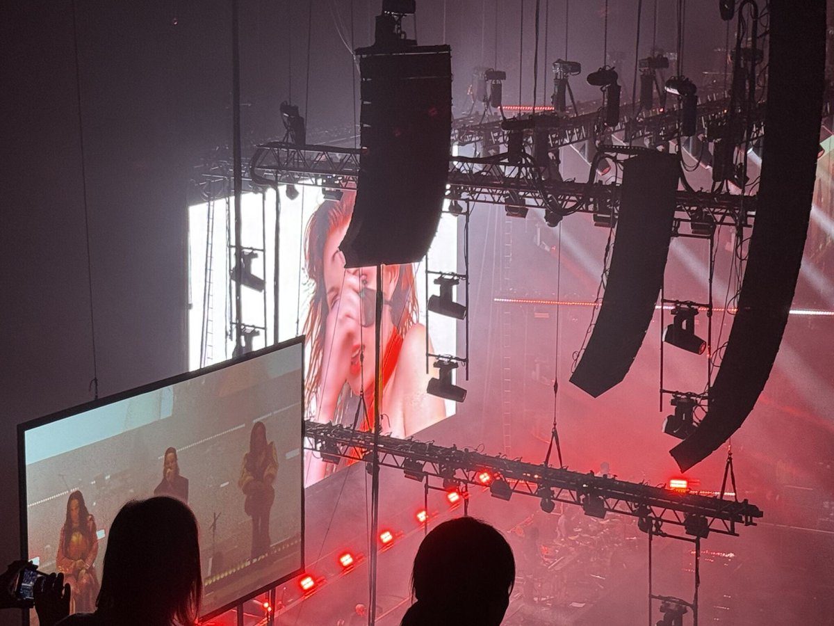 TheDigitalLine's tweet image. A big thank you to the staff at @AmazonUK  for hosting George Vaughan &amp;amp; the YTL team at their offices in Holborn &amp;amp; showing their Just Walk Out technology in operation at the @TheO2 and rounding off with the #Sugarbabes live in concert.

#Frictionless #HospitalityTech #ArenaTech