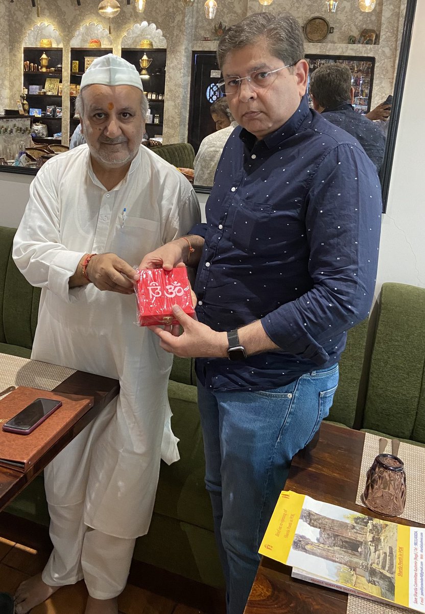 anupam_durani's tweet photo. It was a pleasure meeting Save Sharda Committee President, Shri Ravinder Pandita ji. His dedication to preserving and promoting our cultural heritage is truly commendable. #SaveSharda #IndianHeritage #CulturalPreservation https://t.co/67NyXRLOdo