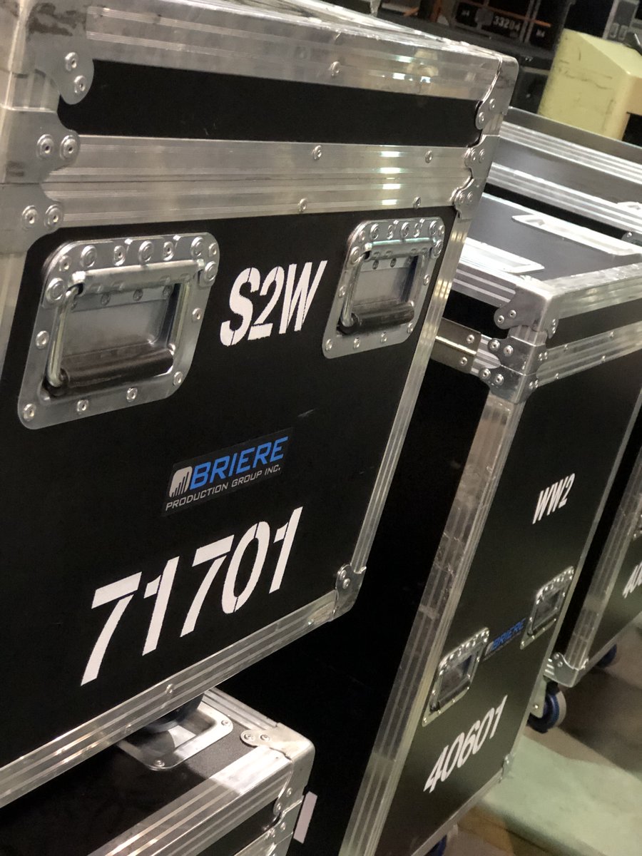 BriereProd's tweet photo. Shop Life never ends! The hustle and bustle of moving gear, racking up gear, filling cases is all Sweet Music to a techs ears. 😜
#shoplife #prep #briereproductiongroup https://t.co/2oS8YAXq7S