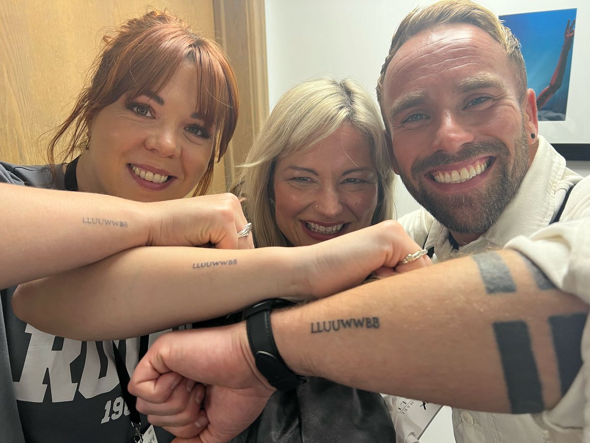 Some backstage moments 📷 we’ll really miss each and every one of our wonderful band &amp; crew.

Our BVs are so dedicated they even went and got matching tattoos—LLUUWWBB… because Love Lifts Us Up Where We Belong (with two Bs, of course—for Ball &amp; Boe!)

We’re not crying, you’re