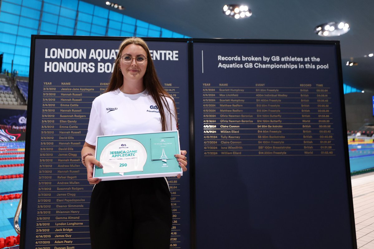 Aquatics_GB's tweet photo. Jessica-Jane Applegate - the first athlete to break a record in the LAC pool - present to see Faye Rogers become the latest name to etch a place in this iconic venue's history.

Thank you to @EveryoneActive for their commitment to celebrate the success of British swimmers [🧵2/2] https://t.co/0AFx5Pexxb