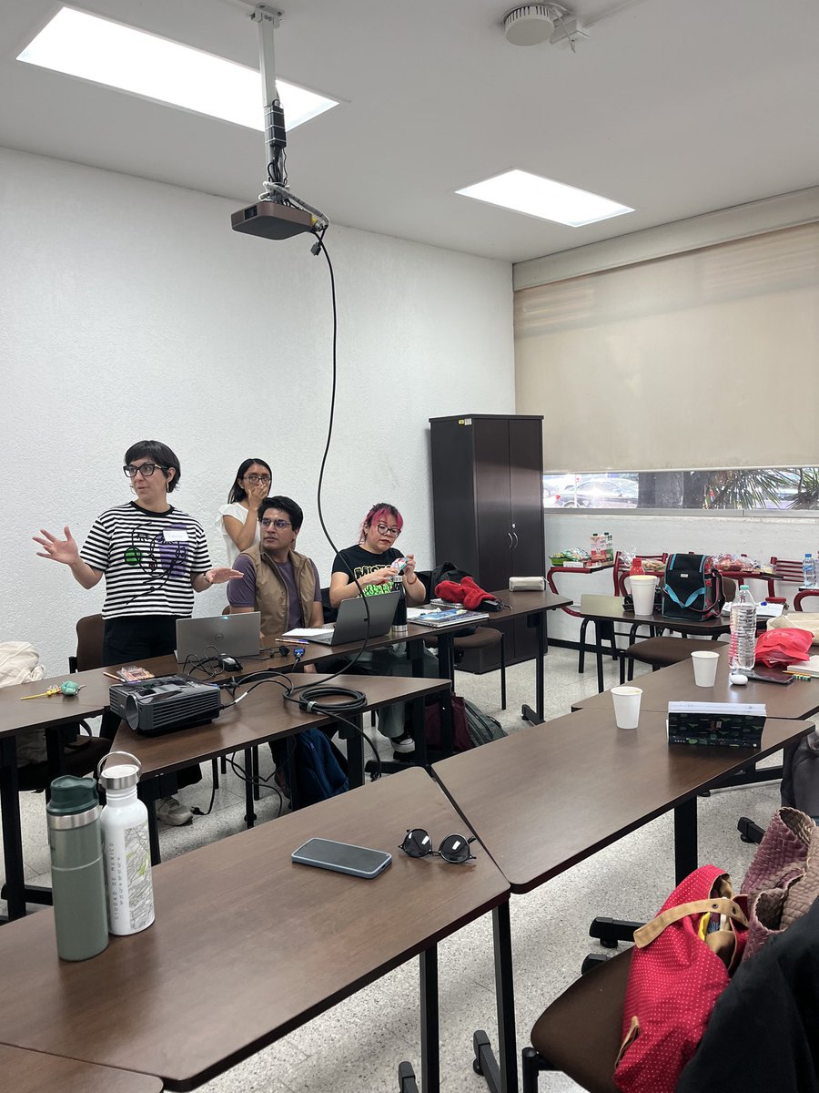 simetriamx's tweet photo. En la UAM Azcapotzalco! Con la Organización de Estados Iberoamericanos OEI , trabajando temas de cuidados en las IES ! #simetria @EspacioOEI #cuidados #igualdad #género https://t.co/KKjWNACVSE