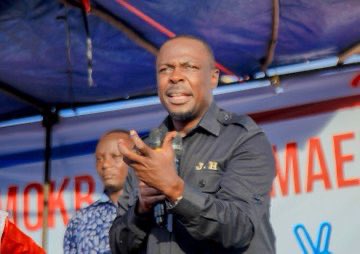 AdvMahinyila's tweet photo. Makamu Mwenyekiti wa Chama Taifa Mhe. @HecheJohn akizungumza na Wananchi wa Jimbo la Kibamba, Viwanja vya Maramba mawili Mbezi, Leo 16 Aprili 2025.

#NoReformsNoElection https://t.co/9pezJiwZe0