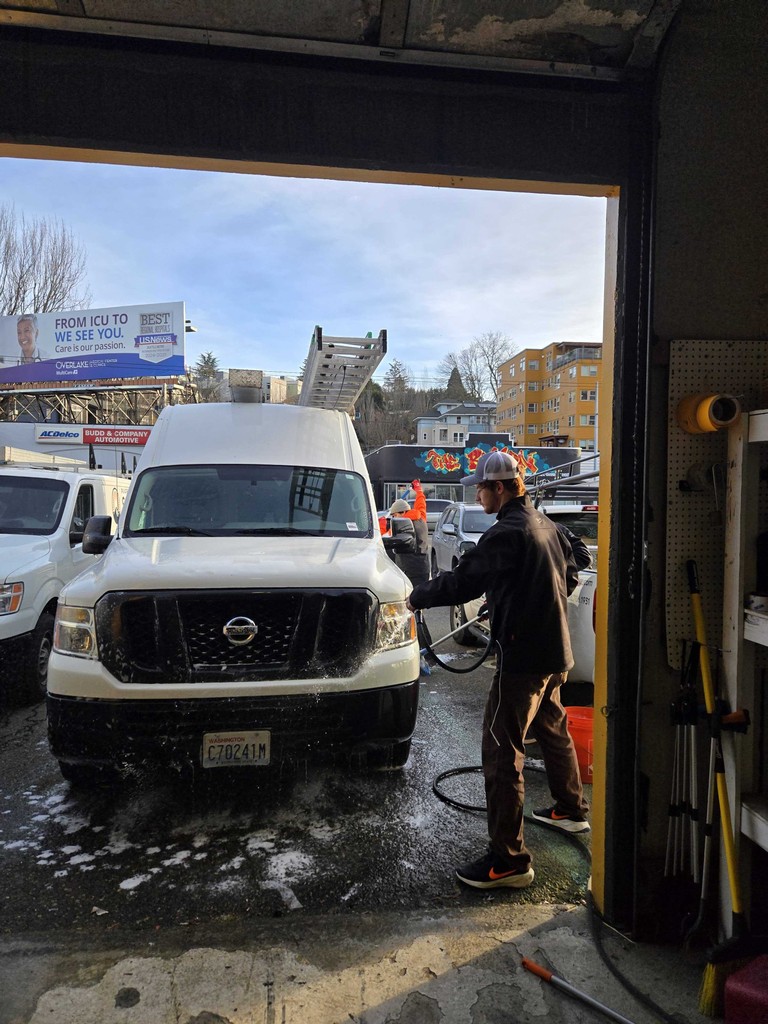 PugetSoundSolar's tweet photo. Clean energy starts with clean vehicles!
Our Puget Sound Solar crews keep the power flowing—and our work vans sparkling.
#SolarPower #CleanEnergy #SolarWashington #PugetSoundSolar #WorkPerks #ShineBright https://t.co/sApIpL0QGV