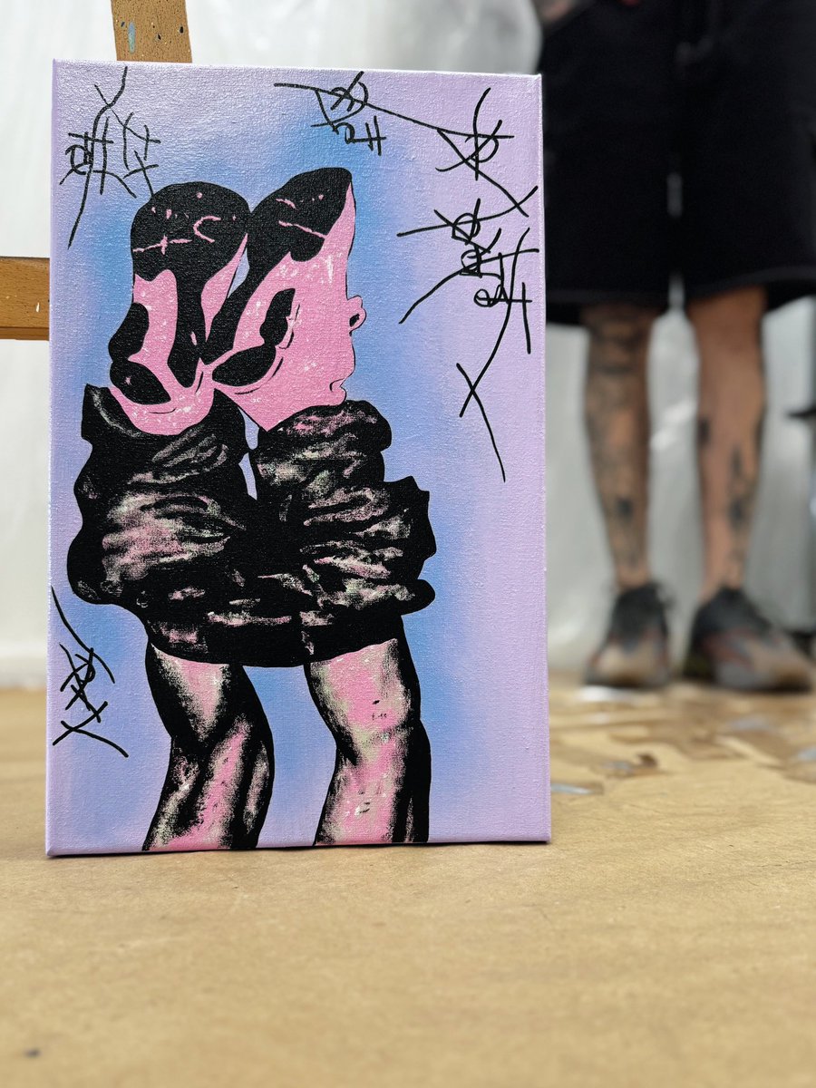 murt_burner's tweet photo. “WATERMELON” IS A JUICY SNAPSHOT OF MODERN MANHOOD—LEGS OUT, PANTS DOWN, EGO UP. IT’S NOT ABOUT SEX OR FRUIT. IT’S THAT STUPIDLY HUMAN MOMENT WHERE CONFIDENCE CRASHES INTO COMIC SANS REALITY. FUNNY, SAD, PINK, AND STILL WEIRDLY HOT.

#metexpressionism #murtburner #art #artist https://t.co/zkmpPnqiFe