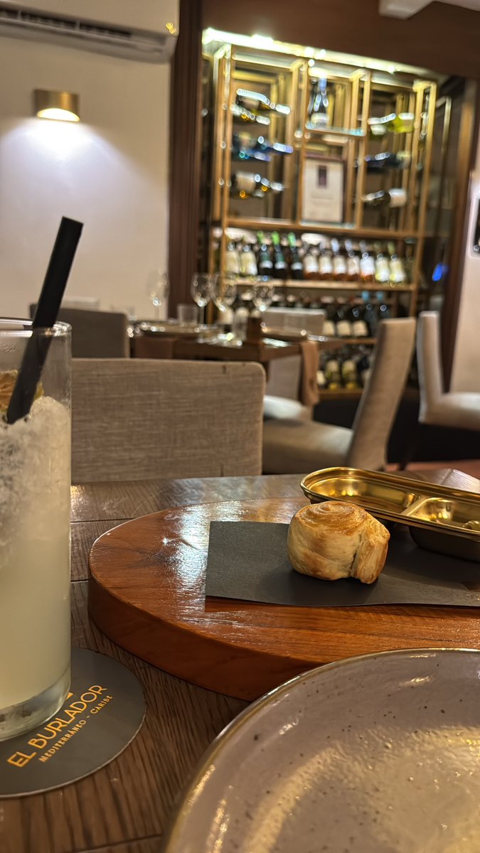 MrDimeloAhora's tweet photo. El Burlador Restaurante en El Centro 🇨🇴 https://t.co/Ipxdvg5BIB