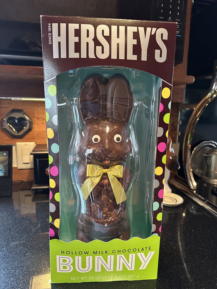 MocklerBassets's tweet photo. John made #ShortWork of his @Hersheys๐ซ๐ฐ https://t.co/FwWyYT54rq