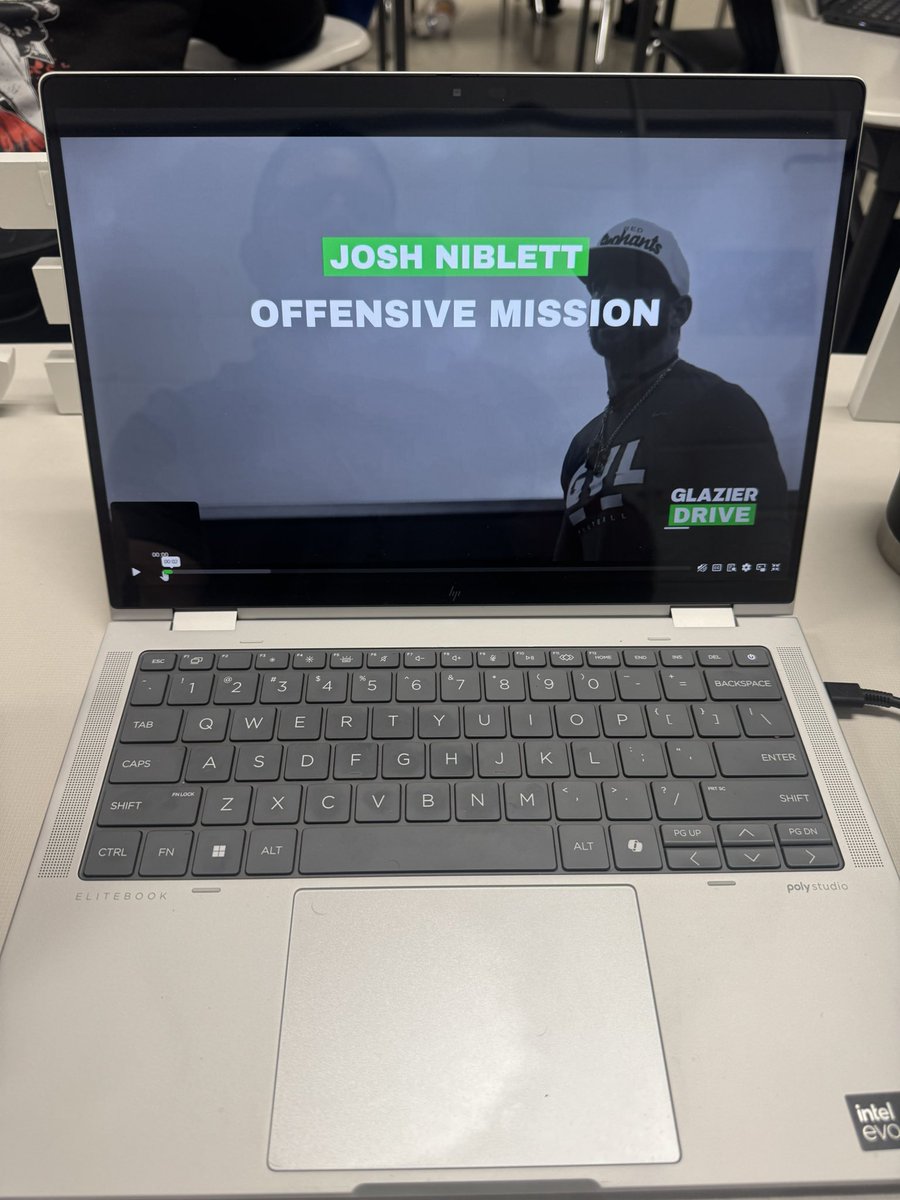 brentcates20's tweet image. These Glazier clinics are clutch!!
I've been a huge Coach Niblett @JoshNiblett fan for years. Getting a chance to see more into his coaching philosophy and the make up of his program has been amazing!!
Seeing a man lead by Faith, Family & Football is refreshing!!