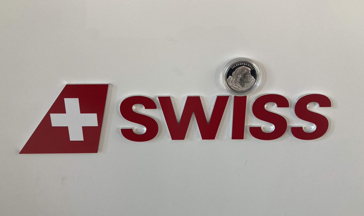 silbervreneli's tweet photo. Mit @FlySWISS abheben – Silbervreneli trifft auf Schweizer Fluggeschichte 

https://t.co/KnbdD5WGbB

#Silbervreneli #Vreneliblog #VerkehrshausLuzern #SWISS #SwissAirlines #SwissAviation #Luftfahrtgeschichte #SchweizerFluggesellschaft #Luzern https://t.co/ysByKve8JM