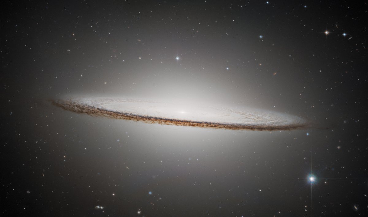 Hats off to you, Sombrero Galaxy!

As we gear up for Hubble's 35th anniversary next week, @ESA shared a new view of this galaxy featuring the latest data and processing techniques.

The Sombrero Galaxy is located around 30 million light-years away: go.nasa.gov/44rWOVH