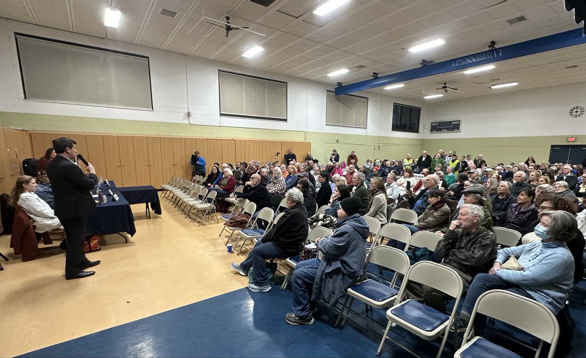 markpoloncarz's tweet photo. Thank you to all who attended last night's #NY24 Town Hall in Batavia. If the congresswoman had shown she would have heard her constituents say hands off their Social Security, Medicare and Medicaid, as well as stop cuts to food pantries and education. It was a good discussion. https://t.co/eCju39RkpA