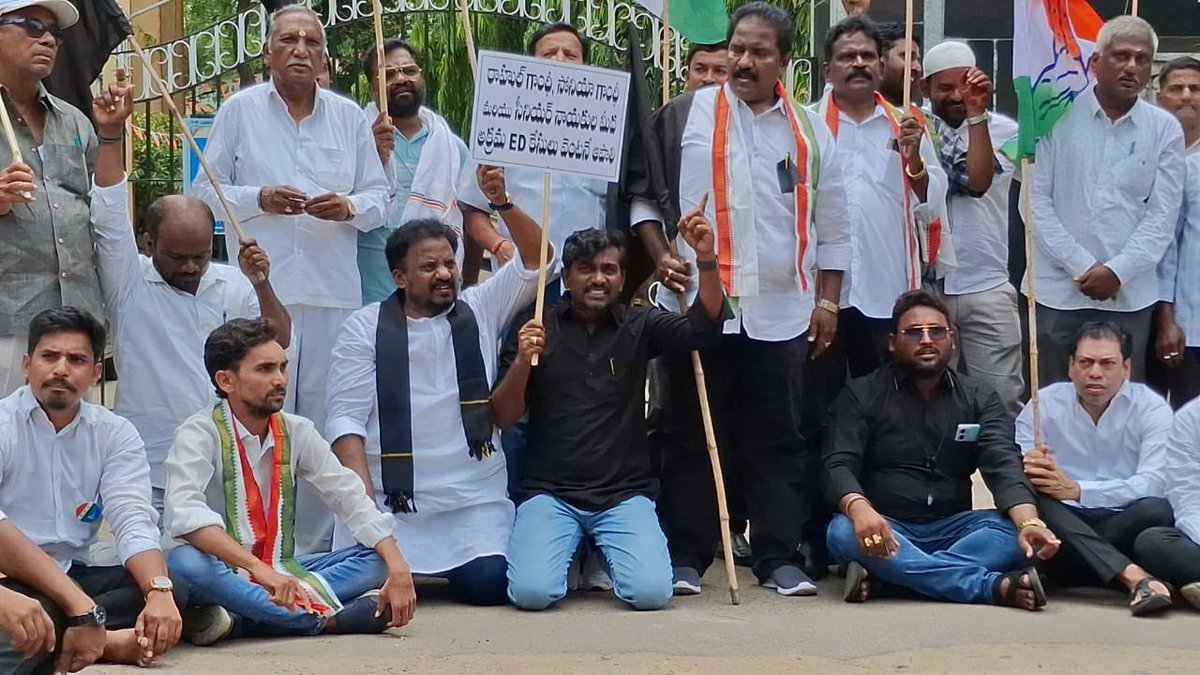 madanamohanredd's tweet photo. Today against ED @realyssharmila @manickamtagore @RudrarajuGidugu @DrPalakVermaINC @GaneshYadavINC https://t.co/DSIjgM9sXL