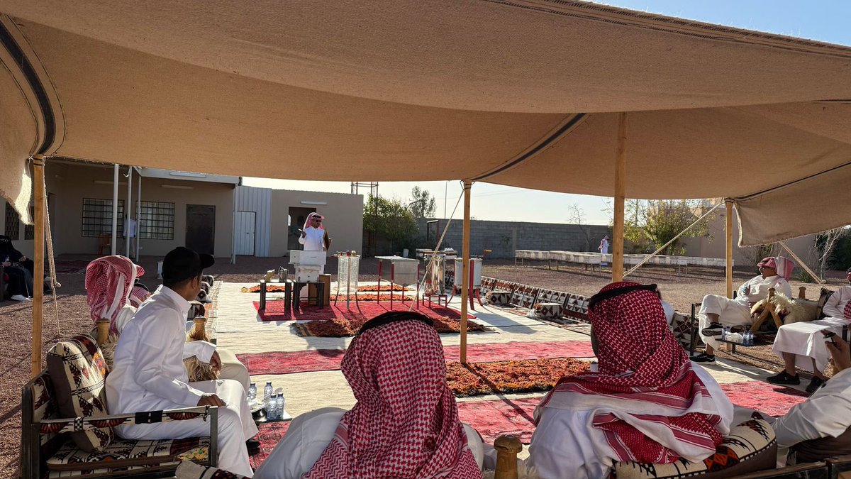 hailyouthorg's tweet photo. يحدث الأن |

بدء الجزء العملي من مشروع نحالي المستقبل في جمعية حائل الشبابية ضمن مبادرة #الفرص_الخضراء بمؤسسة الملك خالد @KKFoundation وبالشراكة مع الشركة #السعودية_للكهرباء @ALKAHRABA من خلال برنامج اساسيات تربية النحل وانتاج العسل وذلك في مناحل فهد الغازي بمركز المرير بحائل. https://t.co/1qCzbXDSDp