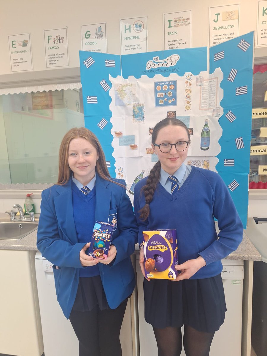 🐰🐣 This week Year 8 pupils were designing a canvas bag to encourage people to buy Fairtrade products. Year 10 pupils also presented their cultural food projects. Some of the lucky prize winners received an egg in time for Easter 🐣🐰