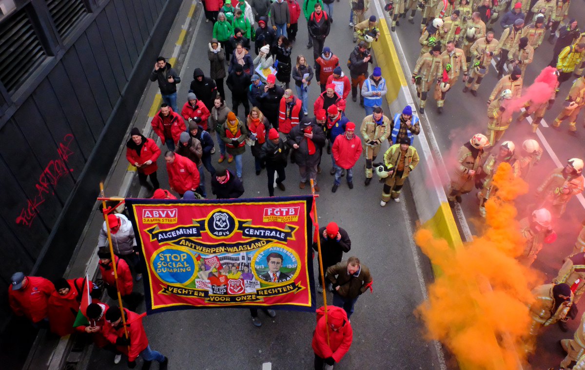 RosaluxEuropa's tweet photo. Bend It Like #Belgium?
As the new #Arizona government targets pensions and workers’ rights, Belgian trade unions are showing Europe how to fight back 🔥
New article by @RosaluxEuropaʾs 𝗙𝗲𝗱𝗲𝗿𝗶𝗰𝗼 𝗧𝗼𝗺𝗮𝘀𝗼𝗻𝗲
https://t.co/hZb0YTJOyQ
#StopArizona #austerity https://t.co/d3innjwHuf