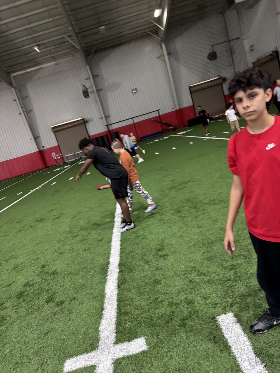 LionsFootball24's tweet photo. @BrayveonColbert teaching the young lions how it’s done. Proud of this kid. 🔑🔑🔑 https://t.co/V0qstyjGId