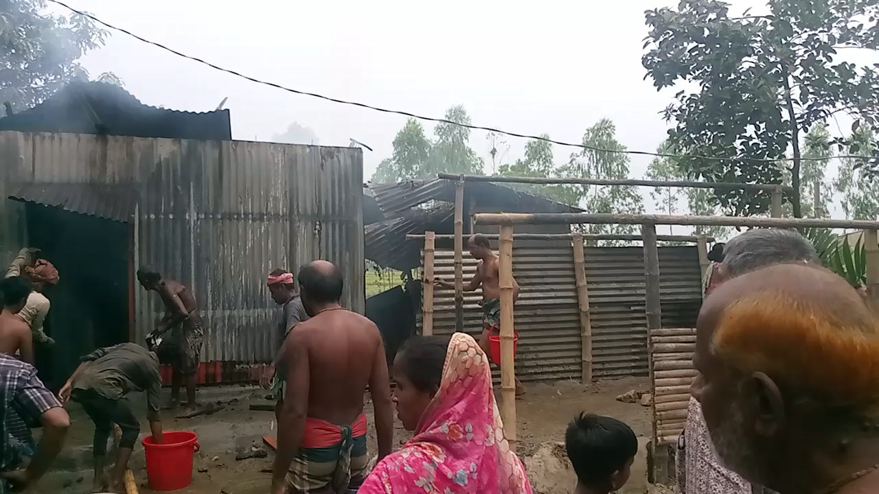 কালিহাতীতে আগুনে পুড়লো বসতবাড়ি, নিঃস্ব হয়ে পড়লো অসহায় চায়ের দোকানদার