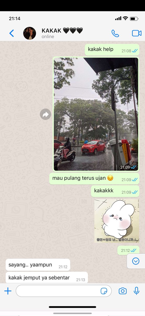 kiyuvvo's tweet image. 44.
*flashback
note: sekarang kalo flashback cuma pake tanda "*flashback" aja ya gajadi pake filter b&w soalnya bikin blur.. gasuka :)