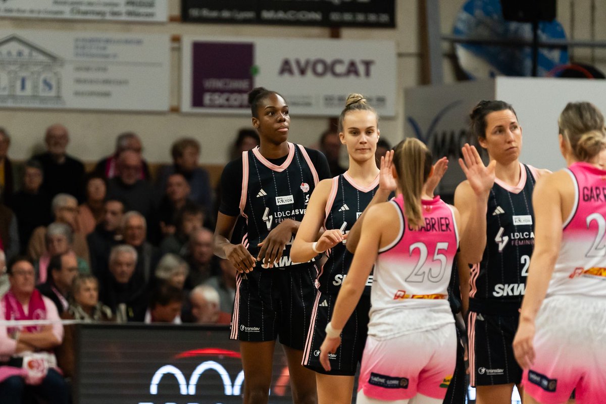 Be_BasketFr's tweet image. 💫 L'ASVEL devient le premier club de l'histoire à placer deux joueuses dans le Top 5 de la draft #WNBA ! 

2⃣ Dominique Malonga (Seattle)
5⃣ Juste Jocyte (Golden State)

🤩 "C'est exceptionnel et historique !" 

💬 L'interview du coach, Yoann Cabioc'h : bebasket.fr/lasvel-premier…