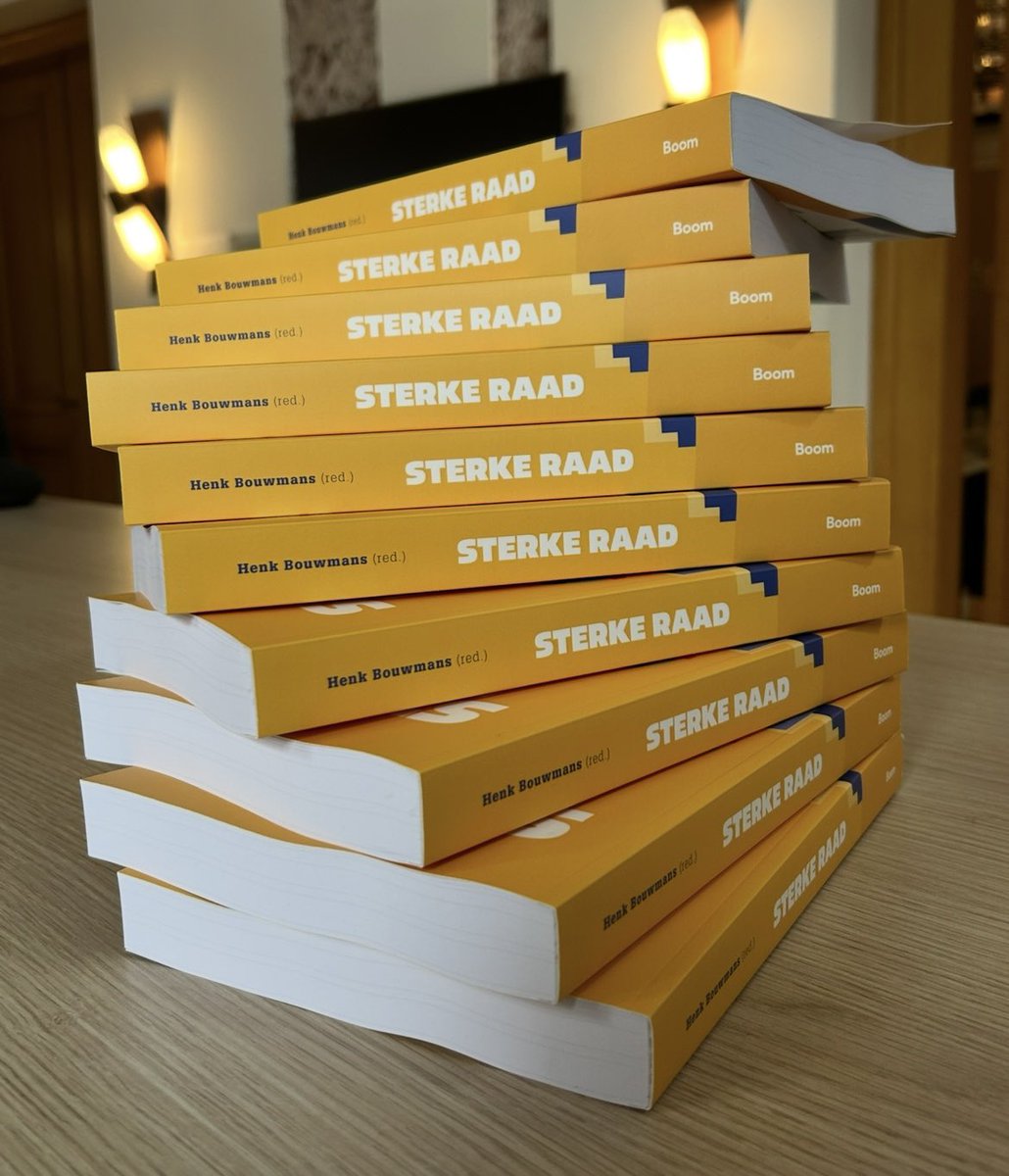 RaadslidNu's tweet photo. In zijn bijdrage in het boek ‘Sterke Raad’ betoogt @marcelboogers van @UniUtrecht dat de gemeenteraad een rol heeft bij de verkiezingsopkomst. Lees meer op onze website: 
https://t.co/5zzcZ8eI6a https://t.co/UlzEk0KerE