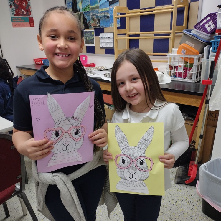 MAGriffons's tweet photo. Funny bunny 🐰 art project! 
#MAexcellence #artisfun🎨 #happykids https://t.co/HmaxqxznHg