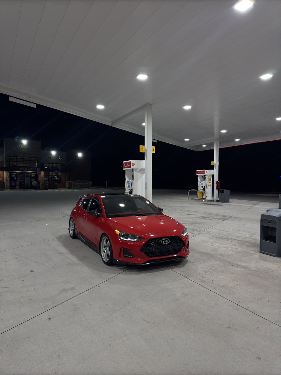 xChancelerx's tweet photo. Red cars> https://t.co/zh7J4GwgAj