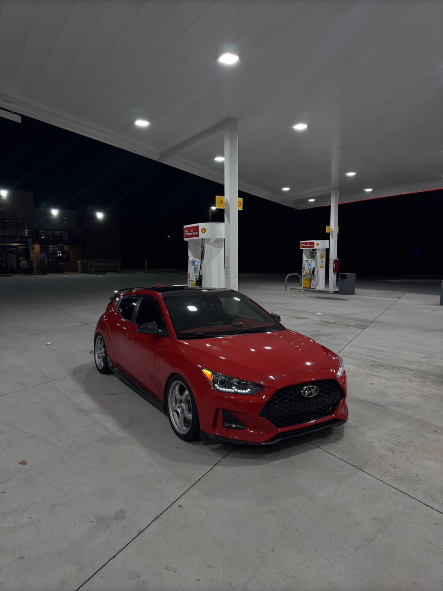 xChancelerx's tweet photo. Red cars> https://t.co/zh7J4GwgAj