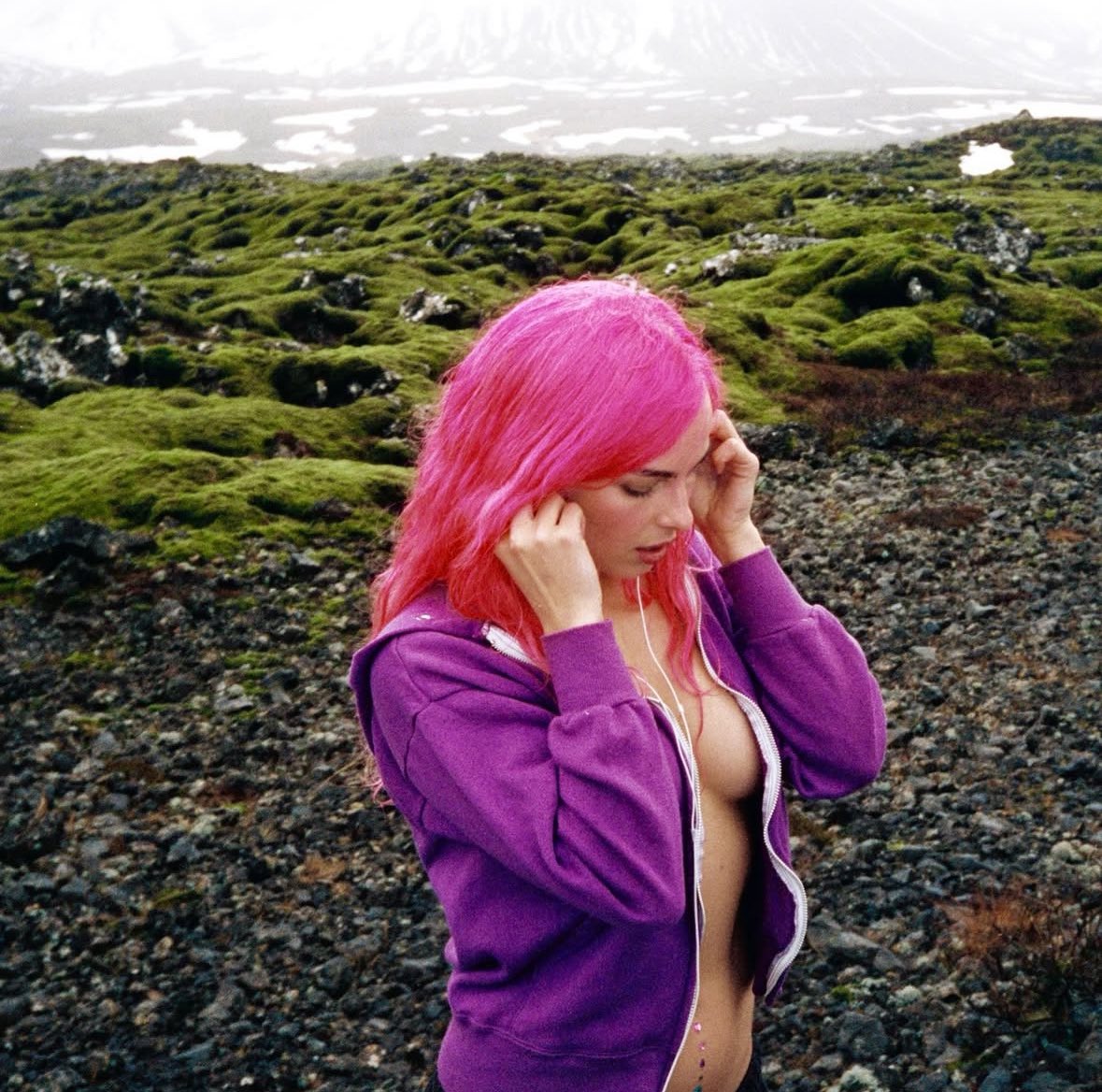 AccessAddison's tweet photo. Spotify crashes moments after Columbia Records uploads Addison Rae’s new single “Headphones On” to the platform.

 “It’s too powerful.” https://t.co/CxVCK7X8ye
