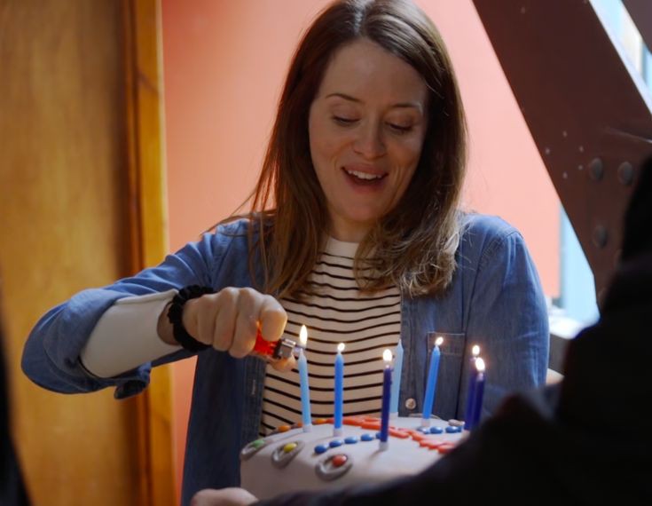 ______adi______'s tweet photo. happy birthday miss claire foy ♥️ https://t.co/FbvAzA3VF3