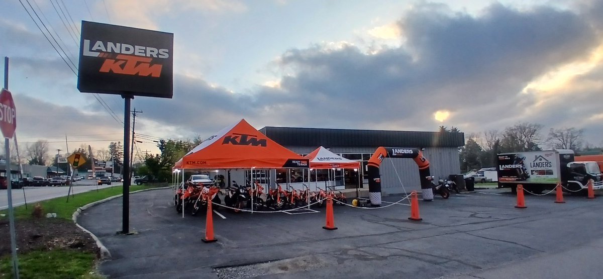 MimiandMoto's tweet photo. A HUGE shoutout to #LandersKTM in #Monterey, #TN, our neighbors at the #GrandNationalCrossCountry at the #theoldgray. 

#landersktm #ktm #ktmlover #gncc #gnccracing #dirtbike #dirtbikes #enduro #motocross #dealership #MotorcycleDealership #Tennessee #montereytn #ReadyToRace https://t.co/aEcwIxju1J