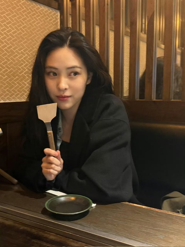 I hope your every day is full of happiness.
SPRING ANGEL RYUJIN
#ACEnterRyujinDay
#예쁜나이_스물다섯_신류진