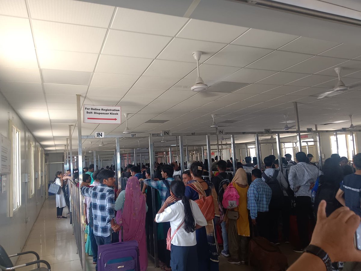 6 lakh pilgrims visit Shri Mata Vaishno Devi Shrine in first half of April with 35K plus figures registered on 12 days as Yatra figure for 2025 crosses 25 lakh. Ease of Registration being ensured for pilgrims through 45 counters &amp; Self Dispenser kiosks for RFID Cards.
#JaiMataDi