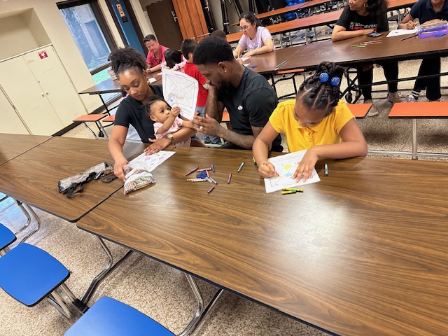 Mahanay_CIA's tweet image. Family Engagement is Important. We love our CIA students and parents. #SpringOuting @AliefISD_CIA @Henderson_CIA @MahanayStars