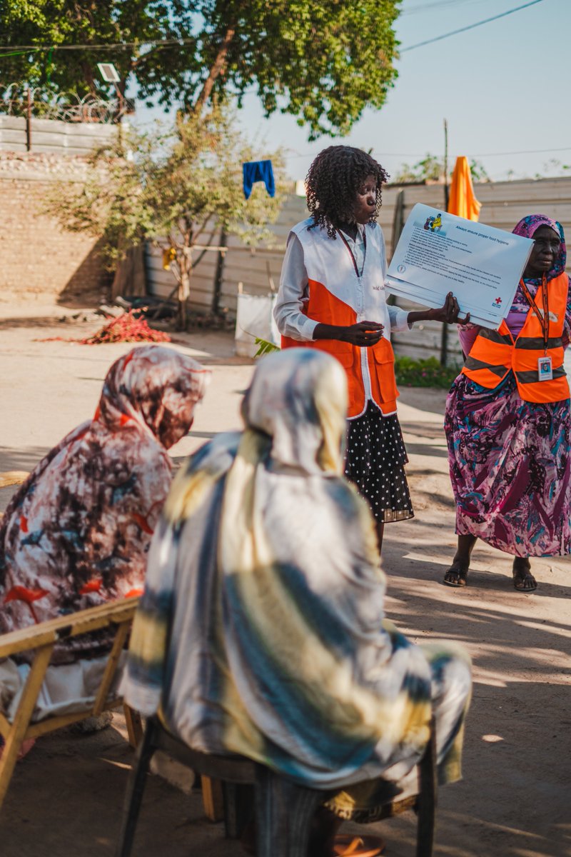 WorldVisionWARO's tweet photo. At the Renk transit center in South Sudan, over 12,500 displaced people fleeing the conflict and instability—have arrived in search of safety. More than half are #women and #children, many carrying nothing but the trauma of their journeys.

#SudanCrisis #2YearsOn https://t.co/ceAlYrES2v