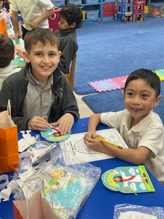 VisitationParam's tweet photo. Romans 8:28  "All things work together for good to those who love God.'' 
Kindergarten and grade 6 worked on an Easter project together! 
 #FaithInEducation https://t.co/dLJnkblqyV