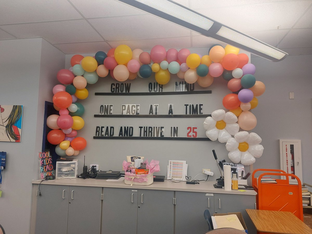 SierraMSLMC's tweet photo. Feeling the love on #NationalLibrarianDay 💙Huge thanks to NJHS and Mrs. Chapman for the amazing display of balloons, sweet notes, and thoughtful gifts! You made my day extra special! 📚🎈@thesierraeagles https://t.co/9DJ0pEvoYB