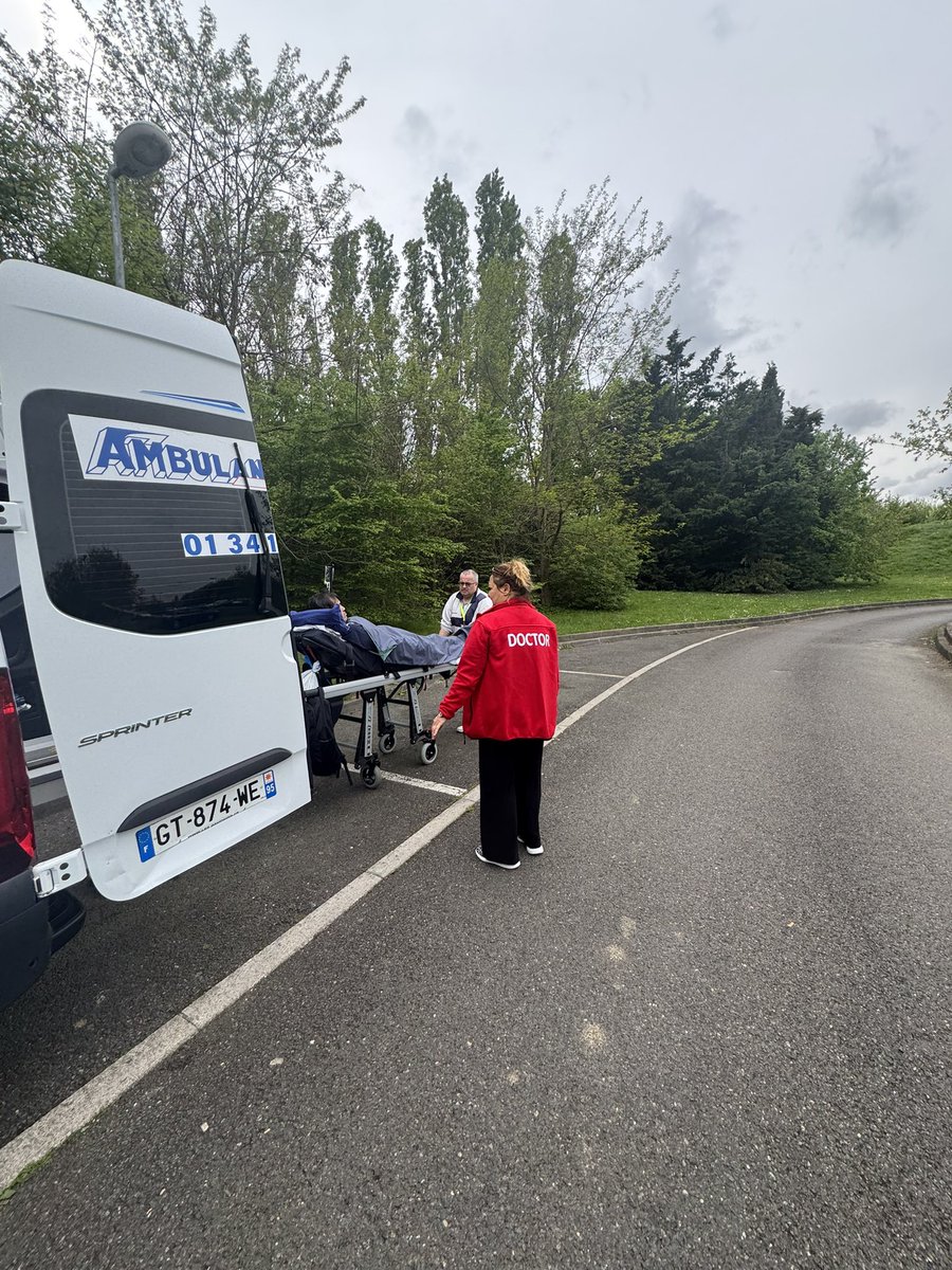 mavigokyuzu9's tweet photo. Acil serviste ambulans bekliyoruz 🚑 #paris ✈️ #İstanbul 🛬🫶✈️ #manila #flipinler uçacağız #mylife #flyingdoctor https://t.co/ZGV0QCTRsv
