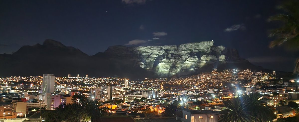 JC_Young's tweet photo. Table Mountain https://t.co/wVMMm87bKu