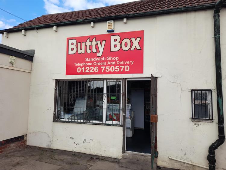 🥪 #ForSale: Sandwich shop in Wombwell 🥪

Butty Box has been serving locals, hungry cricketers and commuters hot and cold food since 2007.

Next to <a href="/wombwell_maincc/">Wombwell Main CC</a> and 3 minutes' walk from Wombwell station, footfall is in abundance.

Although small in size, it is fully