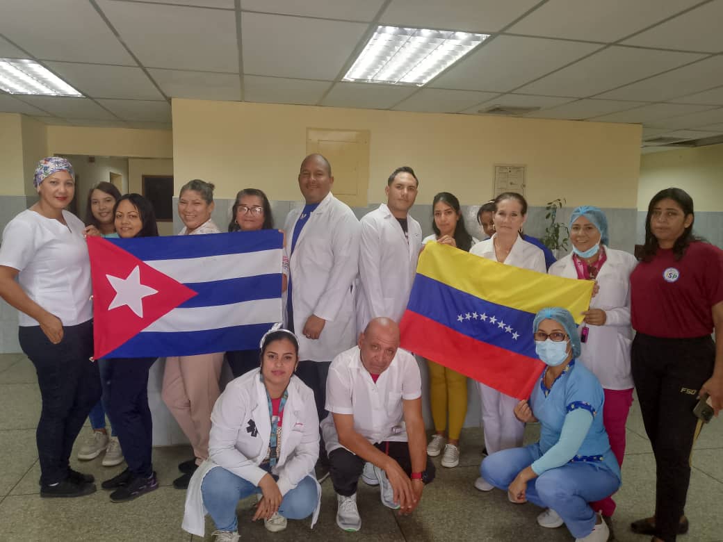 CDI Villa la Manga,estado Bolívar celebrando el 22 aniversario de la creación de Barrio Adentro 
✊✊💪💪
#CubaCoopera 
#cubapormas
<a href="/cdi_manga/">CDI Villa la manga</a> 
<a href="/Cubacooperabol2/">Brigada Médica 🇨🇺 Bolívar🇻🇪</a> 
<a href="/cubacooperaven/">Brigada Médica Cubana en Venezuela</a>