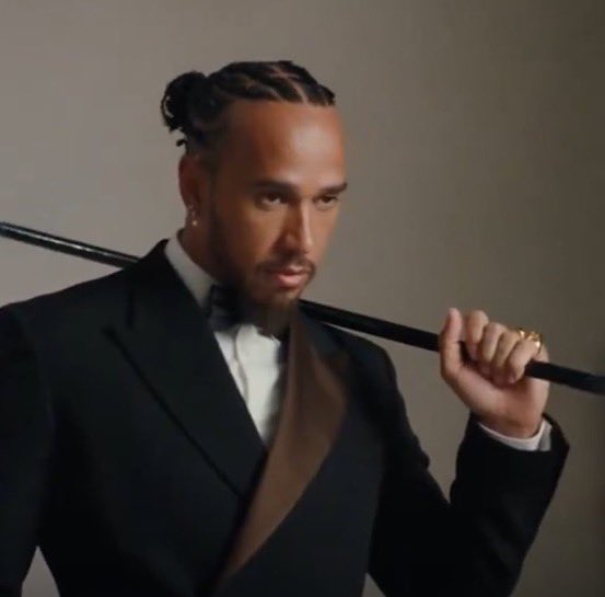 forzamercedes's tweet photo. SMACK MY ASS WITH THIS CANE😭😭😭😭😭😭😭😭 I BEEN A HORRIBLE WOMAN. I BURNED A BUILDING PLEASE. https://t.co/eKL4ttTl37