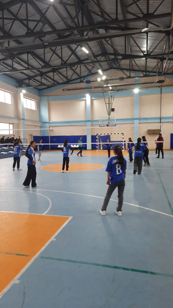 caycogurlu's tweet photo. Taşlıçay Gençlik Merkezi tarafından düzenlenen okul sporları kapsamında Yıldız Kızlar 2.Küme Voleybol Turnuvası'na katılan öğrencilerimizi tebrik ederiz. 
@taslicaymem @Ahmetkaya0404 @UtkuKzlkya https://t.co/E6LuRRotl4