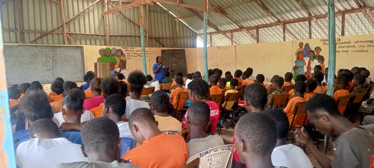 YAD_SAMBURU's tweet photo. Today  our  team conducted  a youth sensitization  session on drugs abuse awareness and other components of triple threat, Including  teenage pregnancy and Gender Base Violence. @NACADAKenya ,@lenantoh @GithuiAndrew ,@ https://t.co/GiYObPTadU