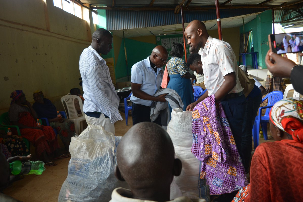 BishopStuartUni's tweet photo. Yesterday, Bishop Stuart University Chapel of the Good Shepherd team, led by the Chaplain, Rev. Jastina Bashemeire and the Missions Coordinator, Rev. Charles Mukundane, gave out clothes and other items to the refugees in Nakivale in fulfillment of the mission of Christ's 4-point program as highlighted in Luke 4:18