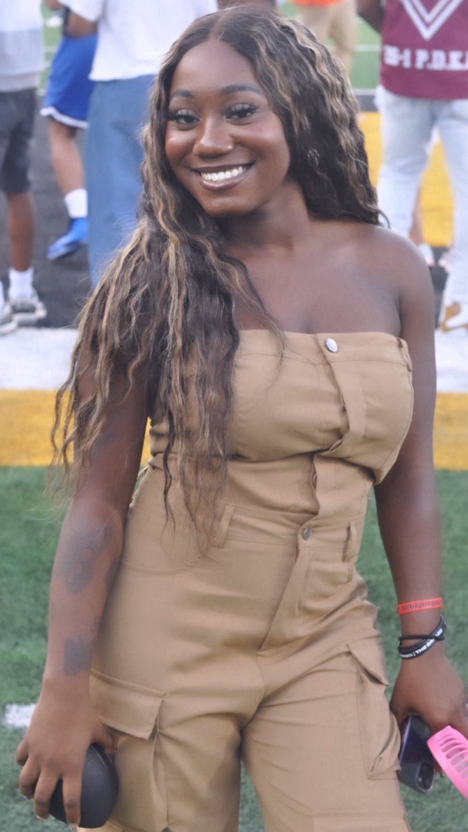 RealBrooklynA's tweet photo. @D9N9ABI9 @Rah_ven This is me, I’m 23… the girls make me feel like I’m not dressing old enough 🤣she looks at least 29-32 https://t.co/l4sx5lwwMV