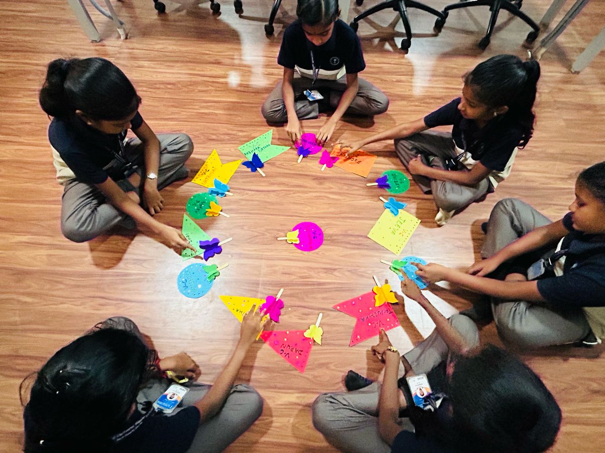 SriNachammal's tweet photo. Grade 5 students created identity flags that reflected their personalities, dreams & cultural roots using a variety of materials such as papers, fabric scraps & markers. Each flag was a unique expression of individuality
#PersonalityTypes #crafts #Identity #creatives #ExpressYou https://t.co/3N2DBmJsxS